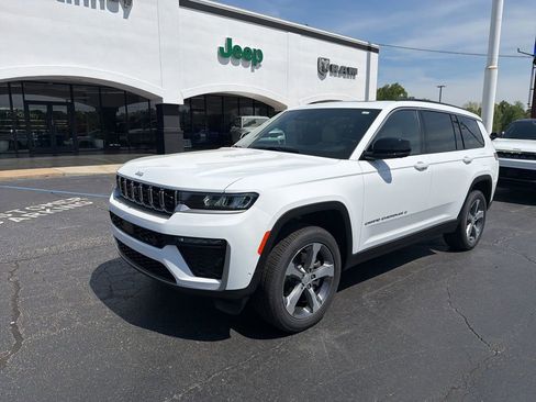 New 2026 Jeep Grand Cherokee L Limited w/ Luxury Tech Group II AWD/4WD image 3