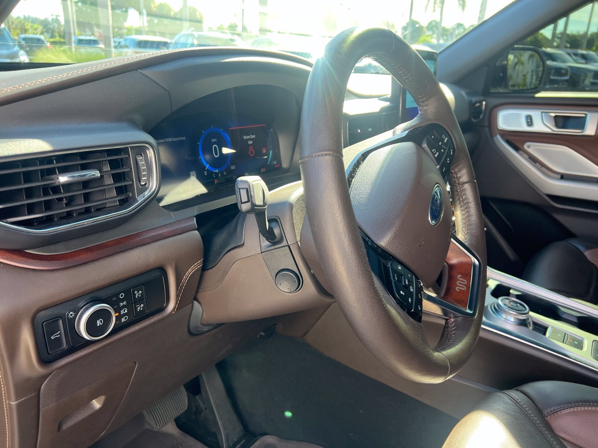 Used 2024 Ford Explorer King Ranch w/ Technology Package RWD image 14