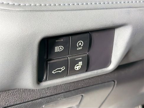 Used 2023 Toyota Highlander L image 10