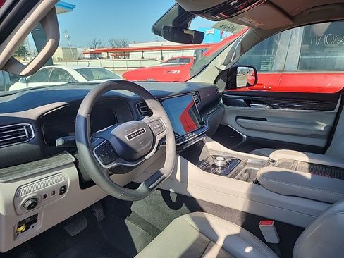 Used 2022 Jeep Wagoneer Series II image 5