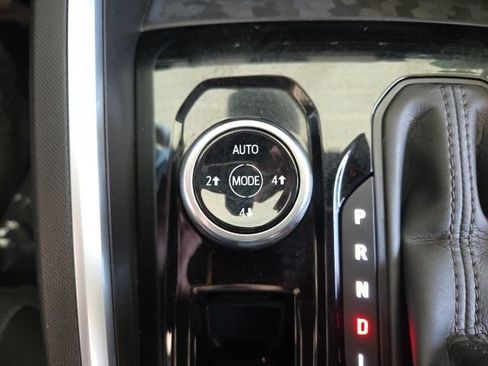Used 2024 Chevrolet Colorado Trail Boss w/ Technology Package AWD/4WD image 9