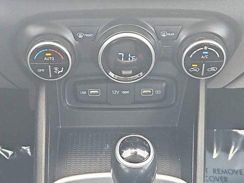 Used 2022 Hyundai Venue SEL FWD image 17
