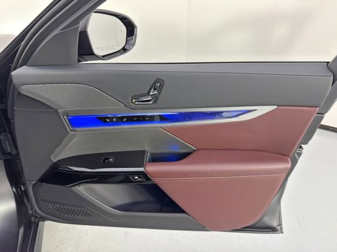 Used 2025 BMW 740i w/ Premium Package image 57