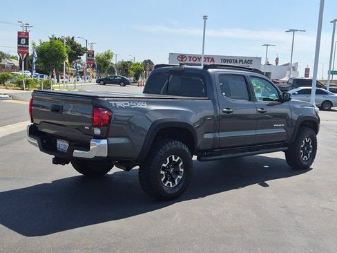 Used 2019 Toyota Tacoma TRD Off-Road AWD/4WD image 9
