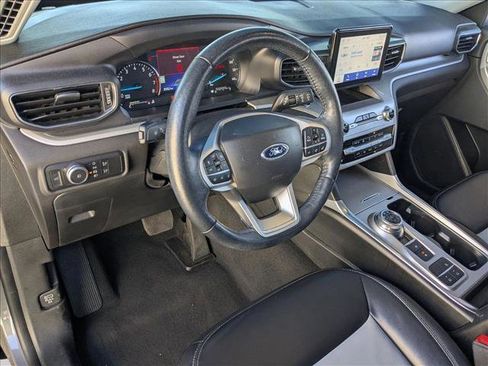 Certified 2022 Ford Explorer XLT w/ Equipment Group 202A RWD image 10