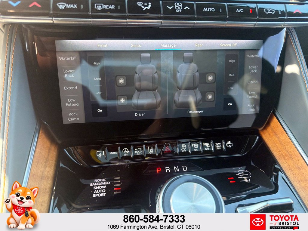 Used 2023 Jeep Grand Wagoneer Series III AWD/4WD image 27