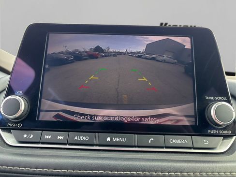 Used 2023 Nissan Rogue S image 31