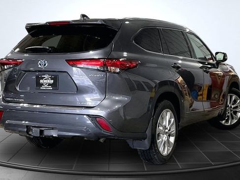 Used 2021 Toyota Highlander Limited image 2
