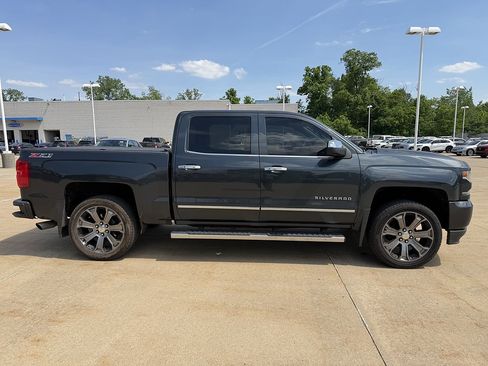 Used 2017 Chevrolet Silverado 1500 LTZ Z71 w/ LTZ Plus Package AWD/4WD image 3