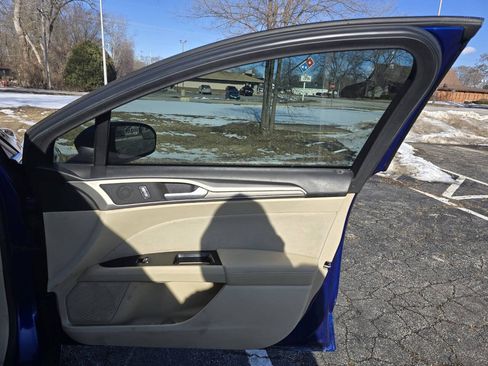 Used 2013 Ford Fusion SE FWD image 9