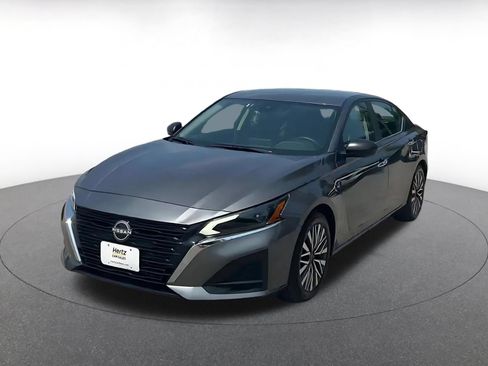Used 2025 Nissan Altima 2.5 SV FWD image 5
