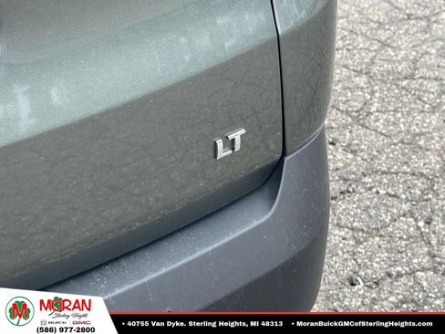 Used 2023 Chevrolet Traverse LT FWD image 10