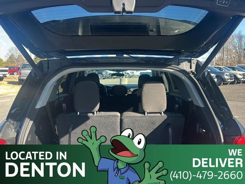 Used 2023 Ford Explorer XLT image 12