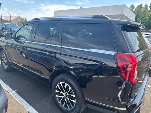Used 2025 Ford Expedition Platinum AWD/4WD image 6