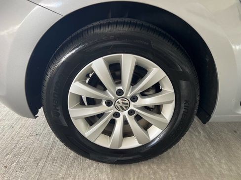 Used 2016 Volkswagen Beetle 1.8T S FWD image 22