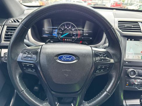 Used 2018 Ford Explorer XLT w/ Equipment Group 202A FWD image 24