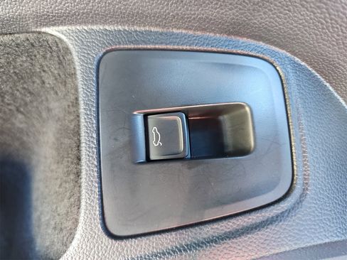 Certified 2024 Volkswagen Tiguan SEL R-Line image 29