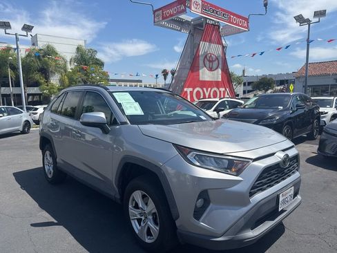 Used 2019 Toyota RAV4 XLE image 5