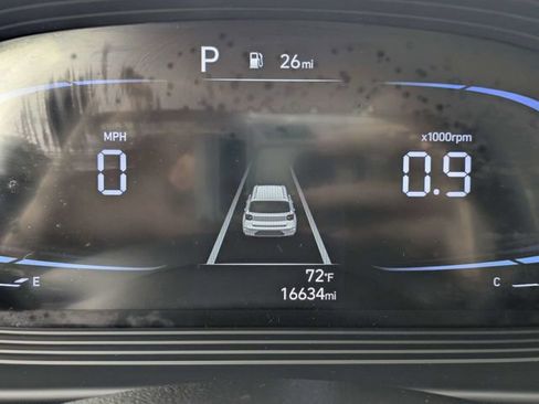 Used 2025 Hyundai Venue SEL image 31