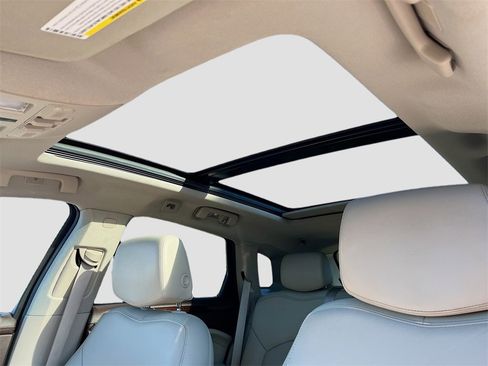 Used 2015 Cadillac SRX Luxury w/ Driver Awareness Package image 19