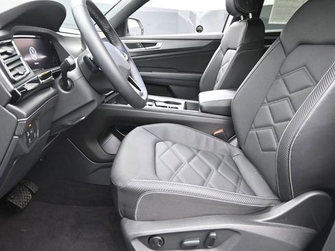 Used 2024 Volkswagen Atlas Cross Sport SE image 15