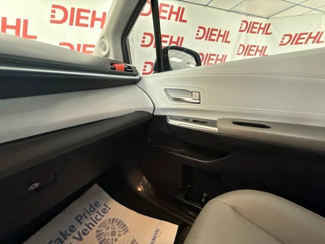 Used 2025 Toyota Sienna XLE w/ XLE Plus Package FWD image 71