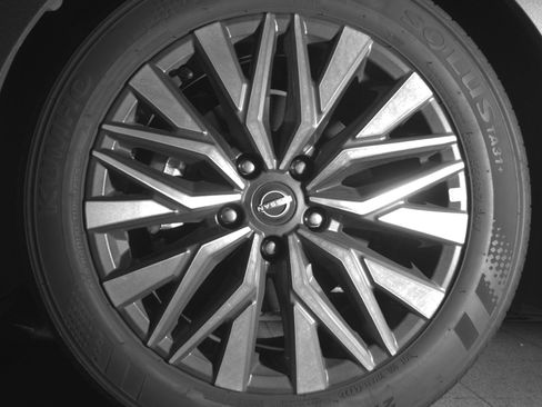 Used 2025 Nissan Altima 2.5 SV FWD image 12
