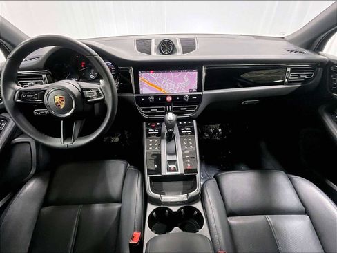 Used 2025 Porsche Macan image 17