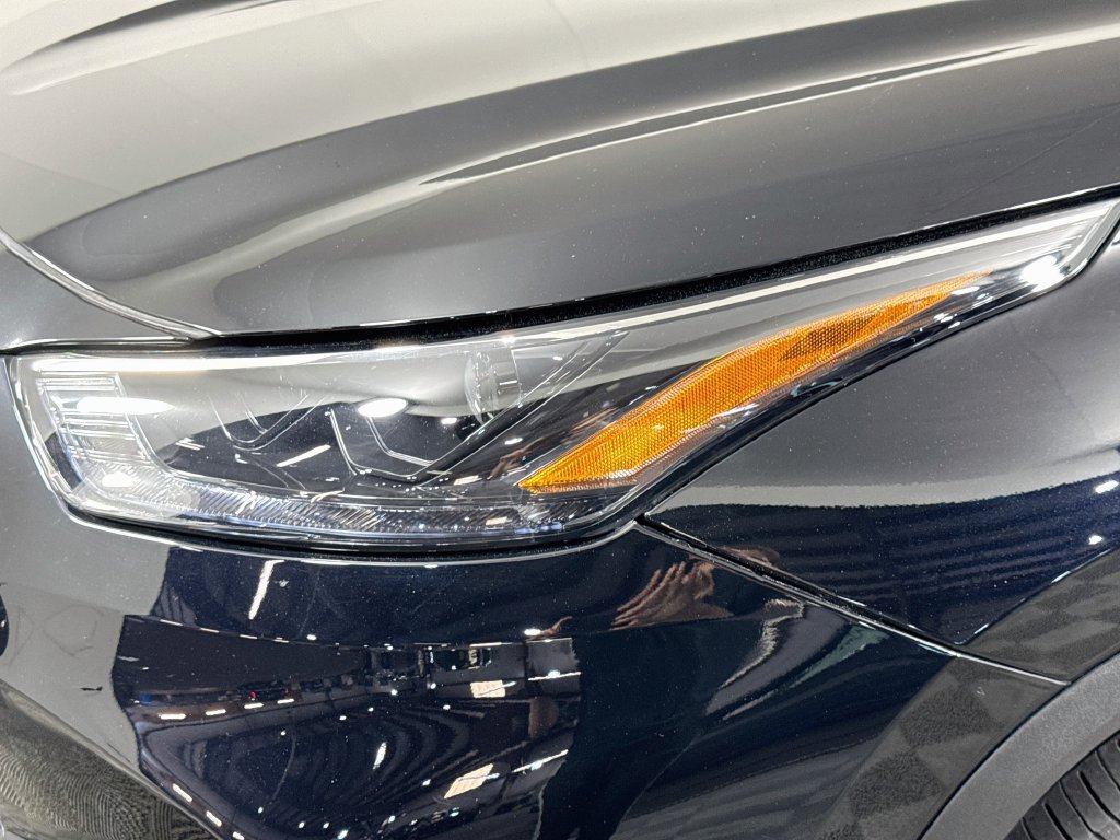 Used 2023 Toyota Highlander XLE AWD/4WD image 3
