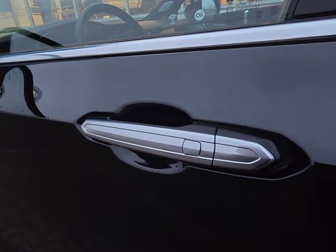 Certified 2025 Cadillac XT6 Premium Luxury image 12