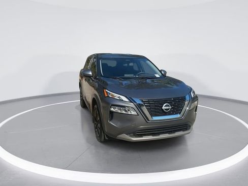 Used 2023 Nissan Rogue SV image 3