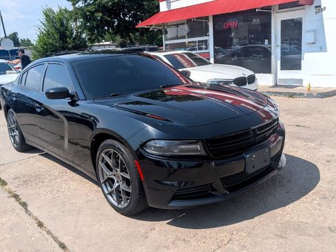 Used 2020 Dodge Charger SXT image 3