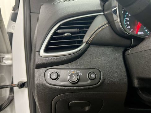 Used 2018 Chevrolet Trax Premier AWD/4WD image 18