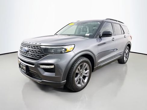 Used 2022 Ford Explorer XLT w/ Equipment Group 202A RWD image 3
