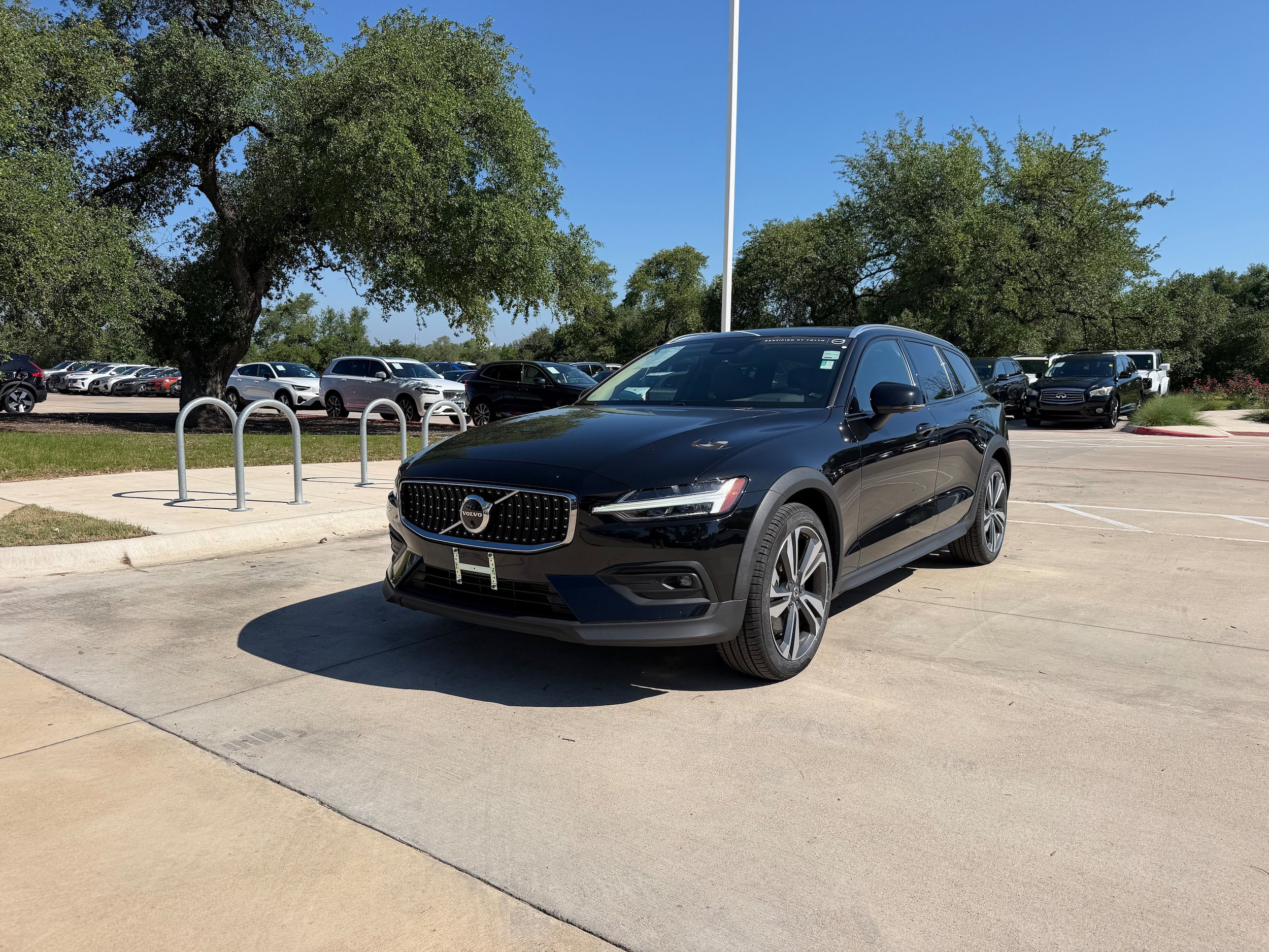 Certified 2025 Volvo V60 B5 Cross Country Plus AWD/4WD image 2