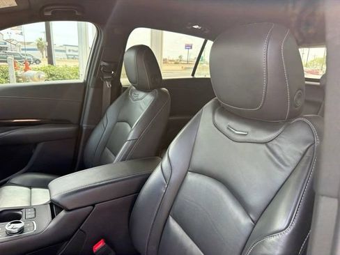 Used 2024 Cadillac XT4 Luxury w/ Cold Weather Package FWD image 23