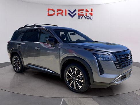 New 2026 Nissan Pathfinder Platinum w/ Cargo Package image 7