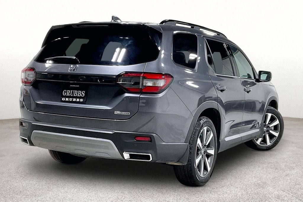 Used 2025 Honda Pilot Touring image 2