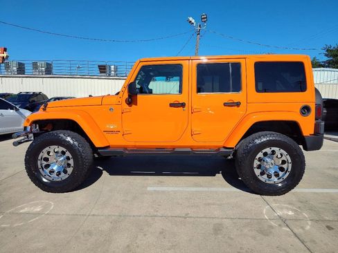 Used 2012 Jeep Wrangler Unlimited Sahara w/ Connectivity Group AWD/4WD image 7