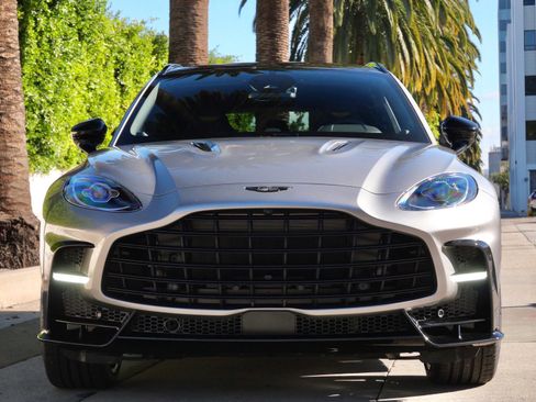 New 2026 Aston Martin DBX S image 7