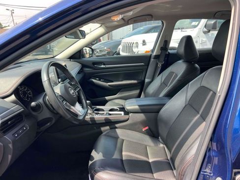 Used 2024 Nissan Altima 2.5 SR FWD image 15