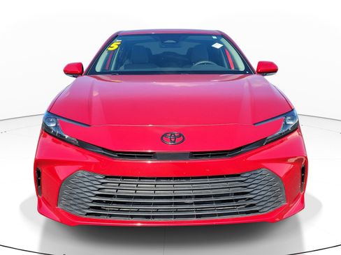 Used 2025 Toyota Camry LE w/ Convenience Package FWD image 2