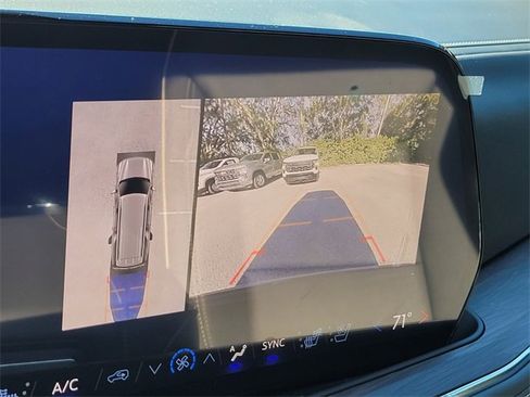 New 2025 Chevrolet Suburban Premier image 25