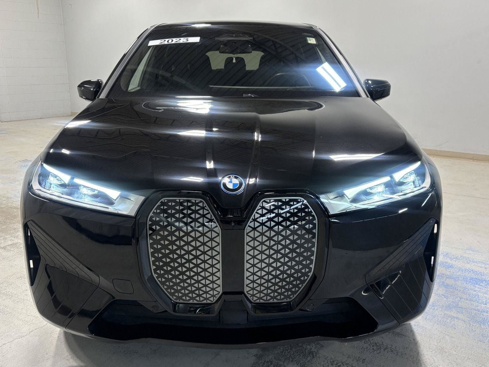 Used 2023 BMW iX xDrive50 w/ Sport Package AWD/4WD image 12