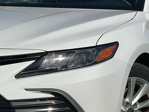 Used 2024 Toyota Camry LE image 4