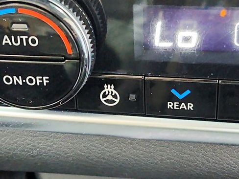 Used 2025 Nissan Rogue SL w/ SL Premium Package image 28