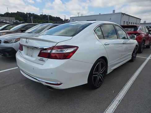 Used 2016 Honda Accord Touring image 5