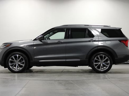 Used 2025 Ford Explorer Platinum w/ Ultimate Package AWD/4WD image 7