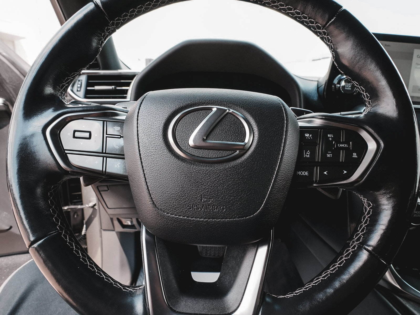 Used 2022 Lexus LX 600 4WD w/ Appearance Package image 15