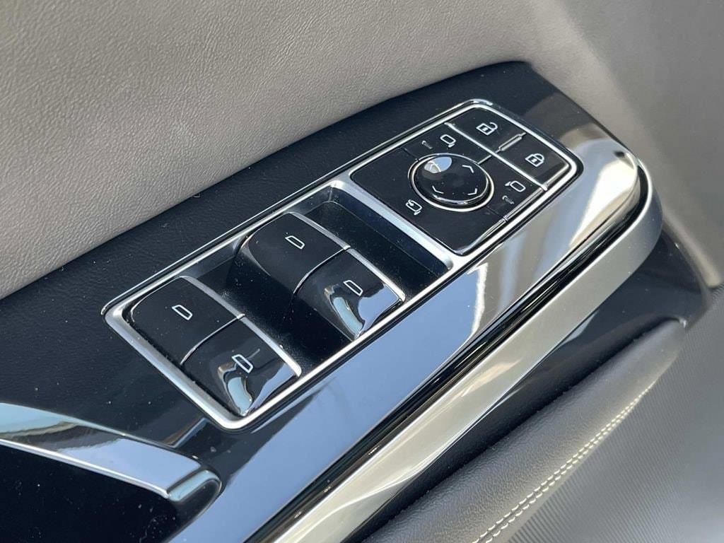 Certified 2025 Cadillac Escalade Sport AWD/4WD image 29